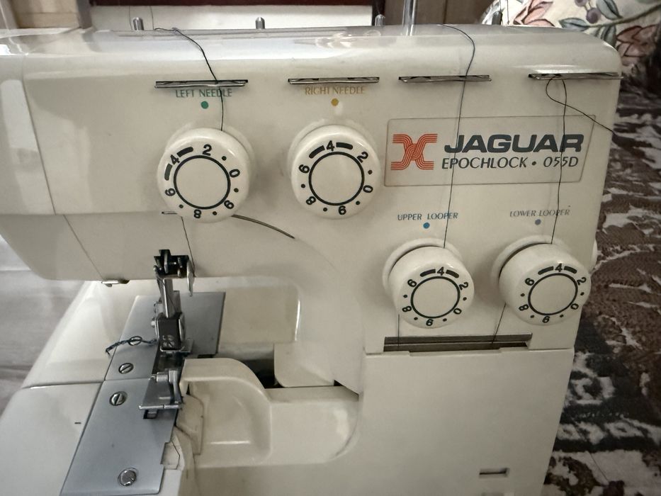 Оверлог Jaguar белый