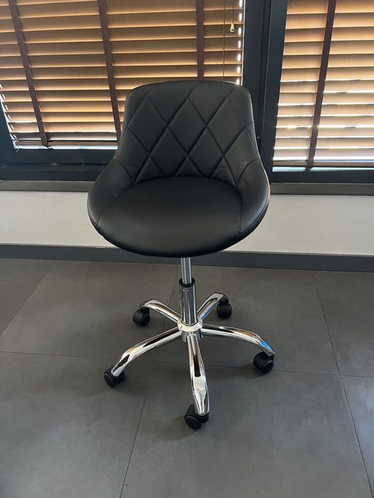 Черен стол на колелца Сохо (мостра) – 24м гаранция