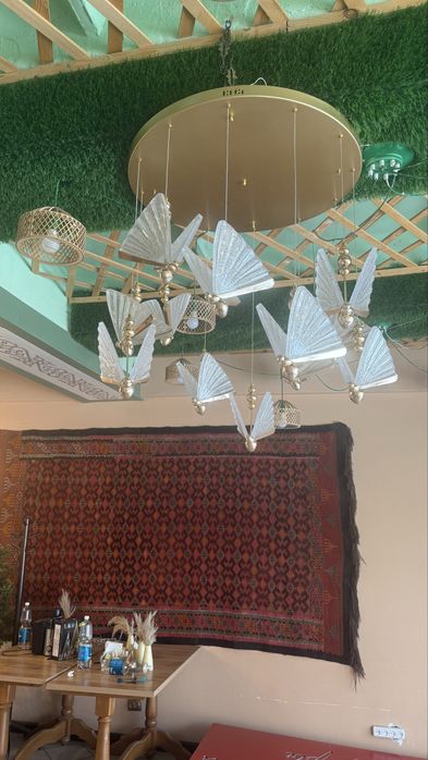 Продается люстра бабочки