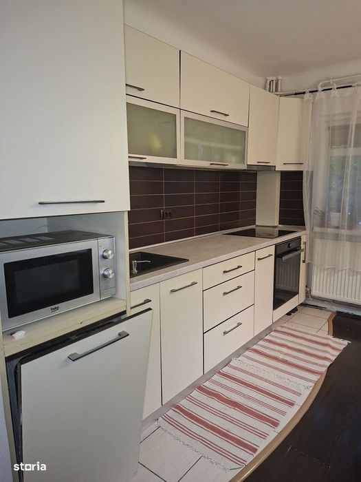 Apartament 3 camere, Rovine