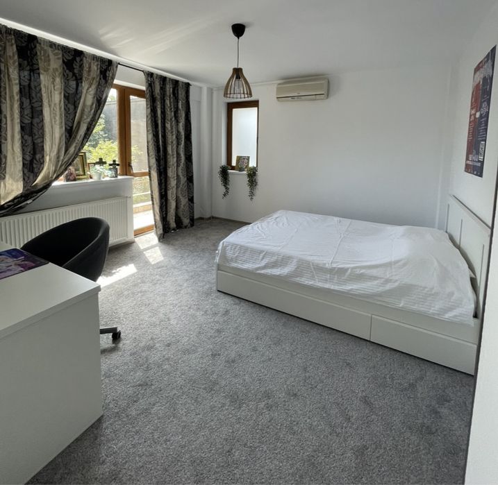 Inchiriez garsoniera la curte