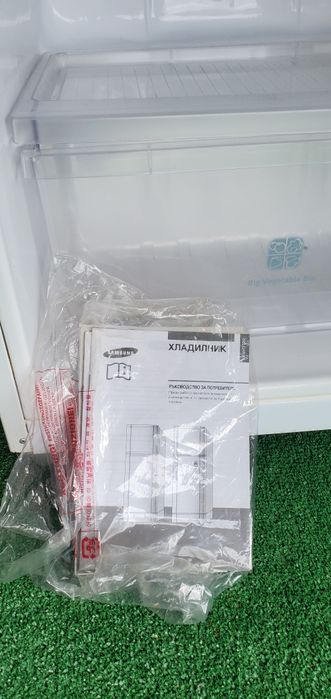Хладилник с горен фризер Самсунг
