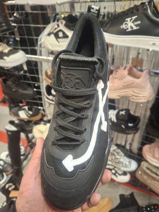 Off white negru cu alb calitate superioara