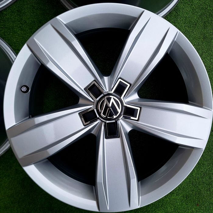 Продавам 4бр оригинални 17-ки джанти за Фолксваген Тигуан, Пасат, Голф
