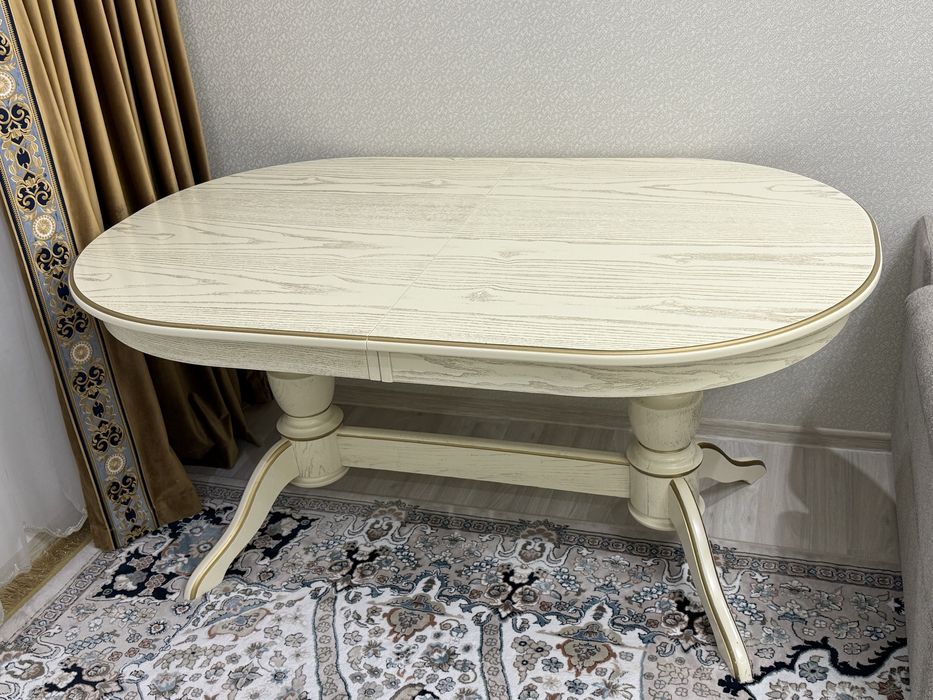 Продам обеденный стол