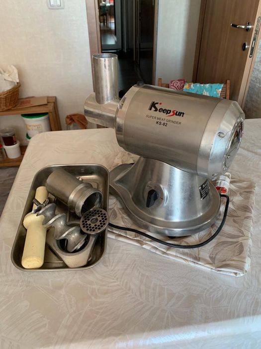 Продам мясорубку промышленную KeepSun
