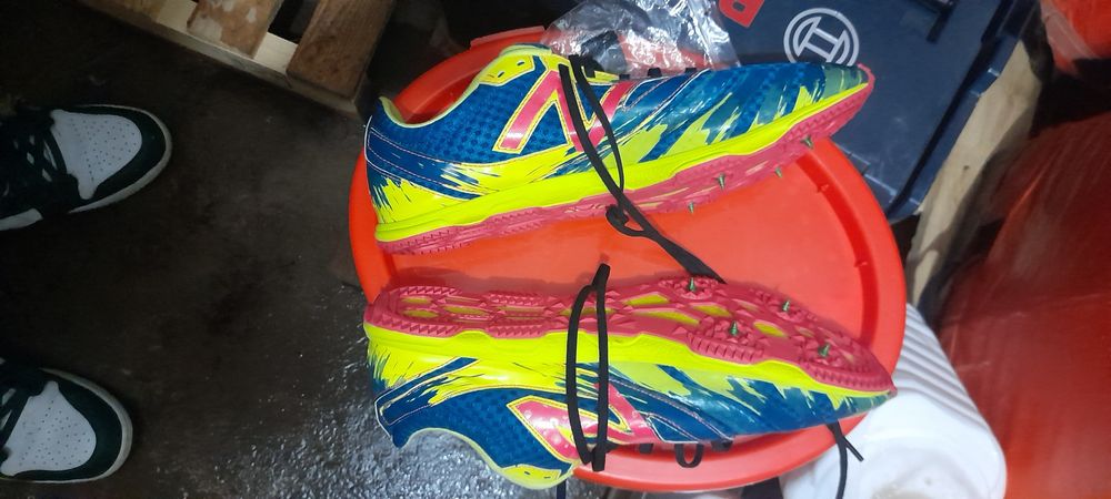 New Balance  cu crampoane fier 47
