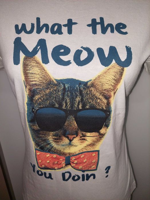 Tricou alb cu pisică șmecheră What the meow you doin?