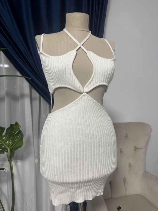 Rochie scurta de plaja Bershka cu decupaje din tricot mărimea S