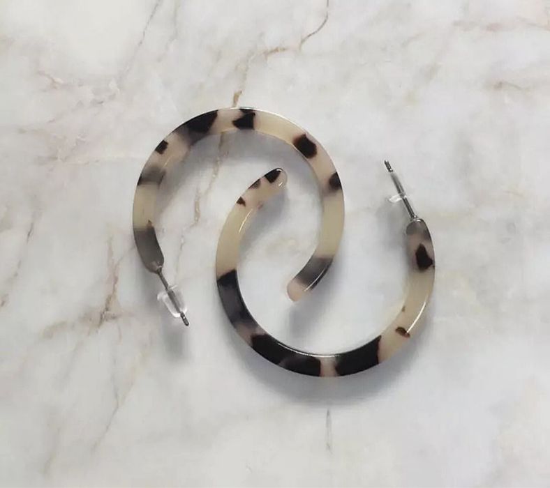 Обеци/ Бижута.                                     .