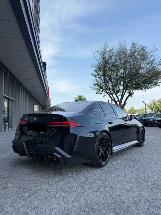 Продам BMW M5 G90