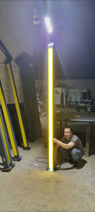 Столб освещения hi tech. Уличный фонарь