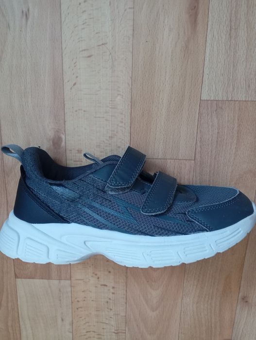 Продам кроссовки все за 5000