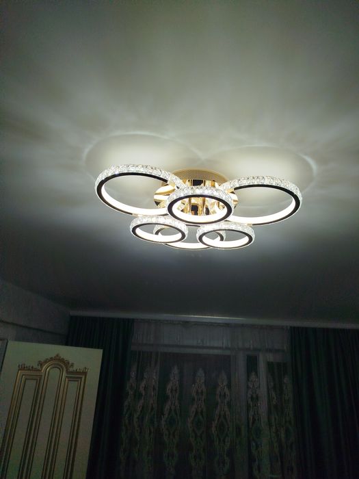 Срочно продам люстры