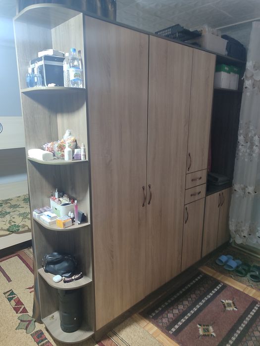 Шкаф в прихожую .