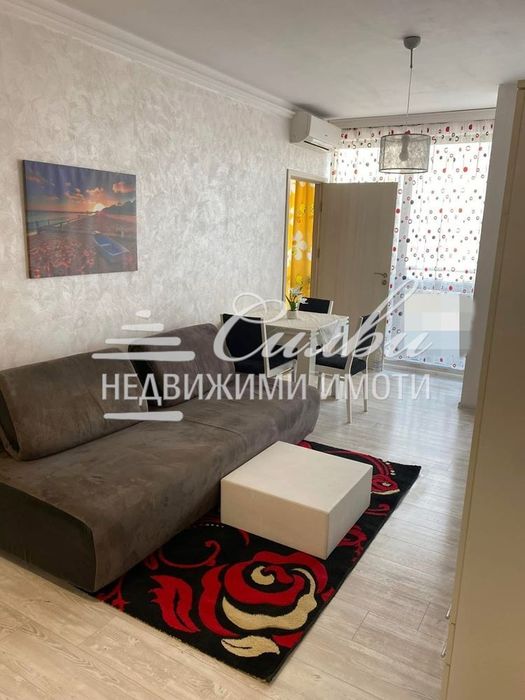 Дава се под наем Тристаен апартамент в Шумен, Център - 70 кв.м за 357 € - Снимка #2