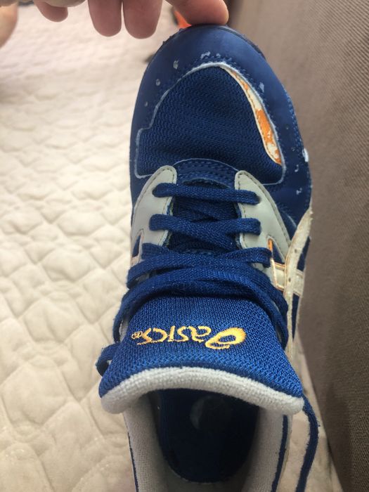 Кроссовки женские