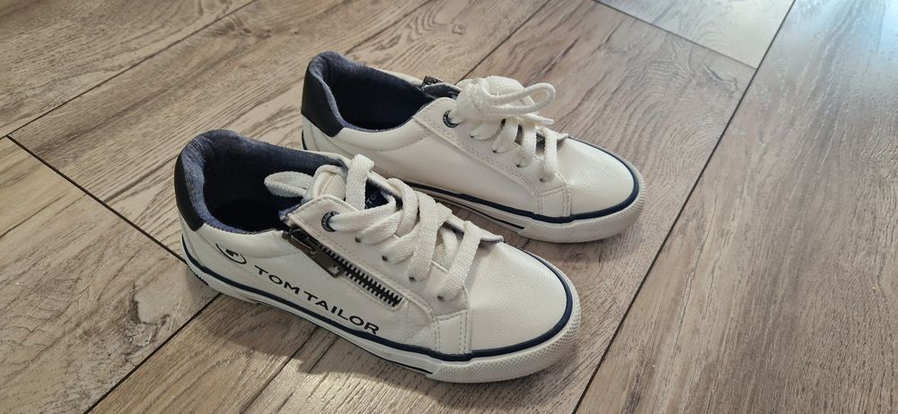 Бели кецове Н&М, Тom Tailor, 32 номер