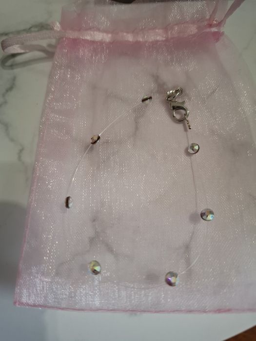 Гривна на корда с камъни