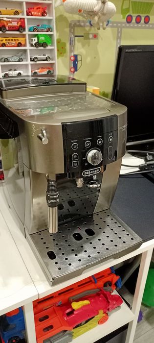 Кофемашина Delonghi MagnificaS smart