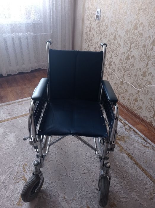 Продам инвалидную коляску