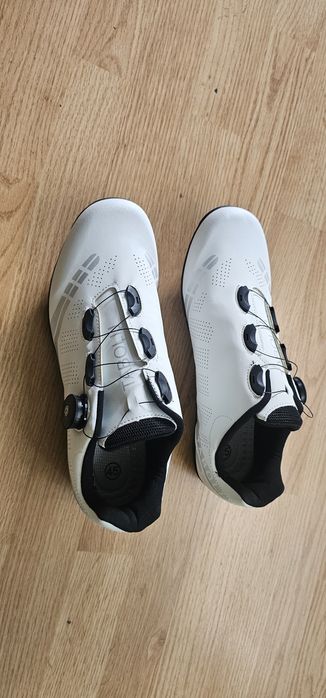 Pantofi ciclism  noi