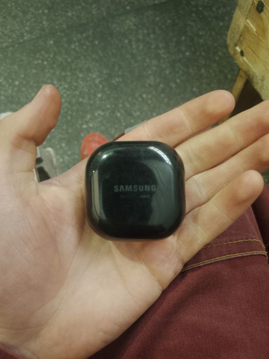 Срочно продам наушники Самсунг