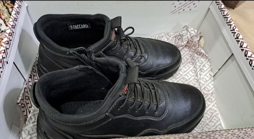 Продам подростковые ботинки