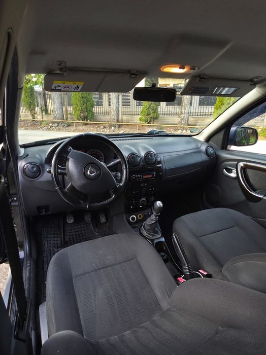 Vând Dacia Duster prestige 4x4