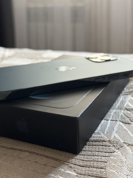 Iphone 12 pro 256 память в отличном состояний