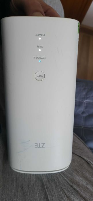 Router 5G ZTE MC888 Pro fuctional (defect slotu sim lipsa capac )