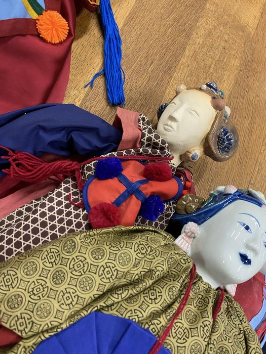 Китайски порцеланови кукли с копринени дрехи