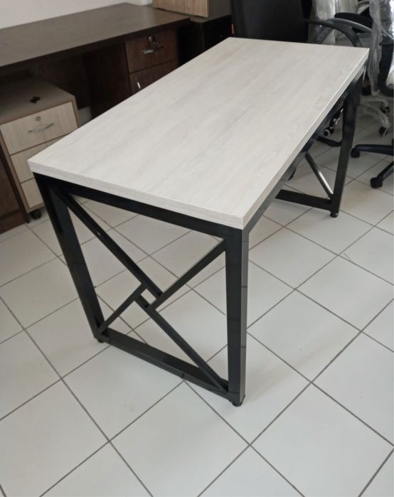 Loft parta stelajlar