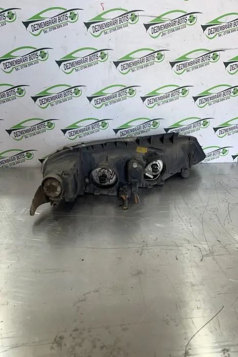 Far stanga Peugeot 406 2002 2.0 HDi MT (90 hp)