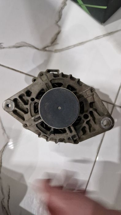 Продам генератор на KIA ceed