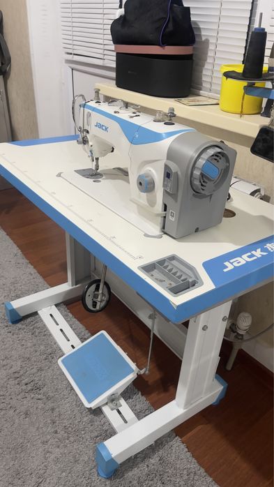 Швейная машина JACK F4