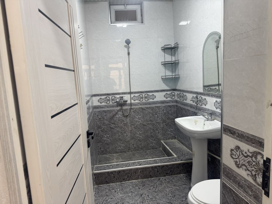 Uchaska sotiladi 3.9 sotx 6 xona 2 ta sanuzel