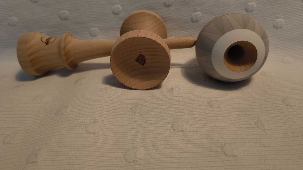 Vând kendama sweets