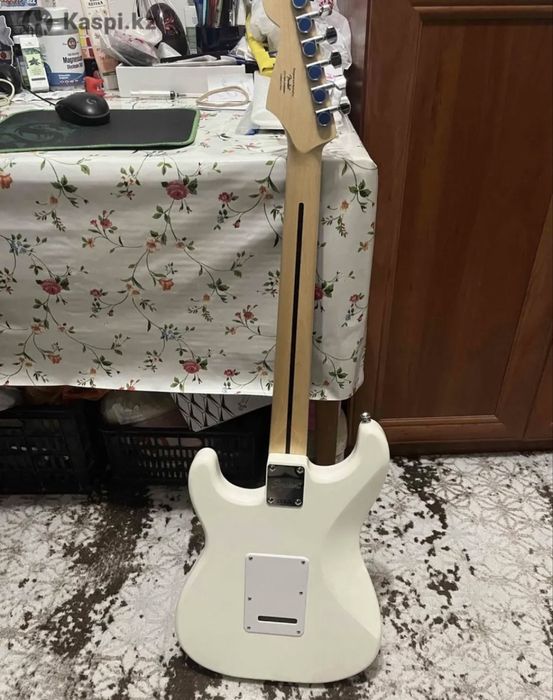 Fender Stratocaster ( sqiuer) Электогитара