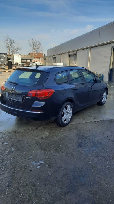 Opel astra sports tourer 2014