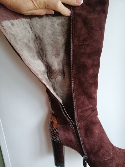 Продам замшевые сапоги