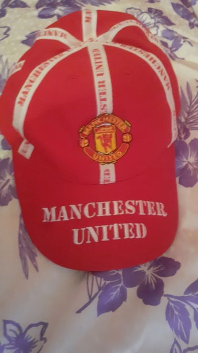 Шапки на Борусия, Ливърпул, Манчестър