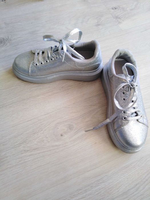 Детски маратонки адидас за момче и спортни обувки за момиче 36н.