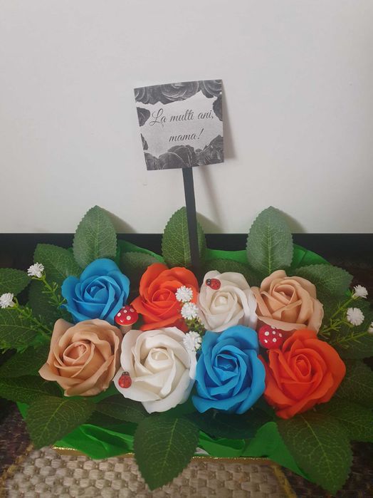 Aranjamente florale/Flori/Cadouri/Cutii cu flori/Iubitori de flori