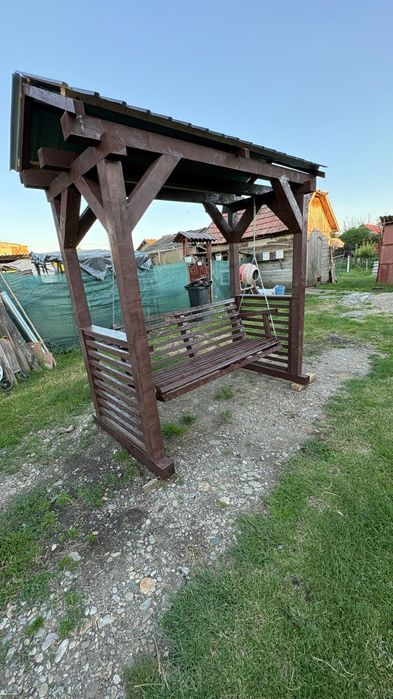 Leagăn din lemn.
