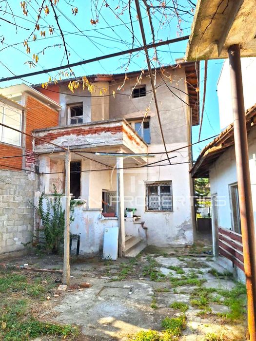 Двуетажна къща в Кричим