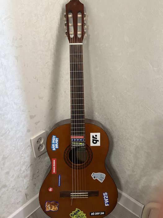 продаетсья гитара yamaha c40