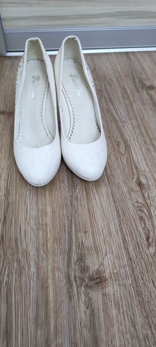 Свадебный наряд невесты