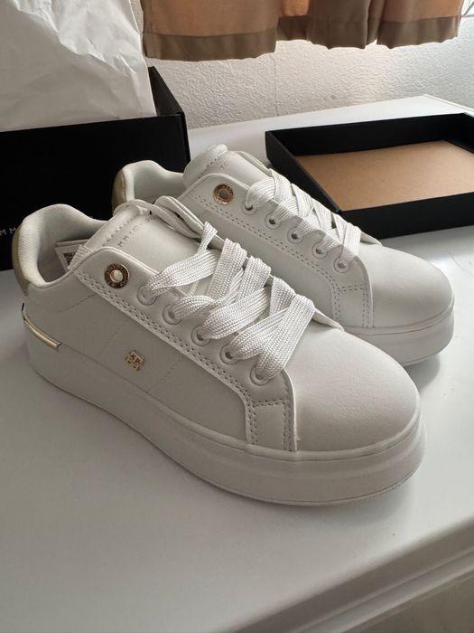 Adidasi Tommy Hilfiger noi