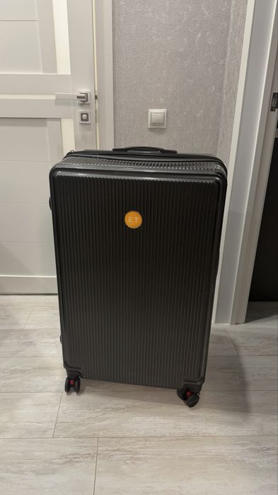 Продам чемоданы размера XL